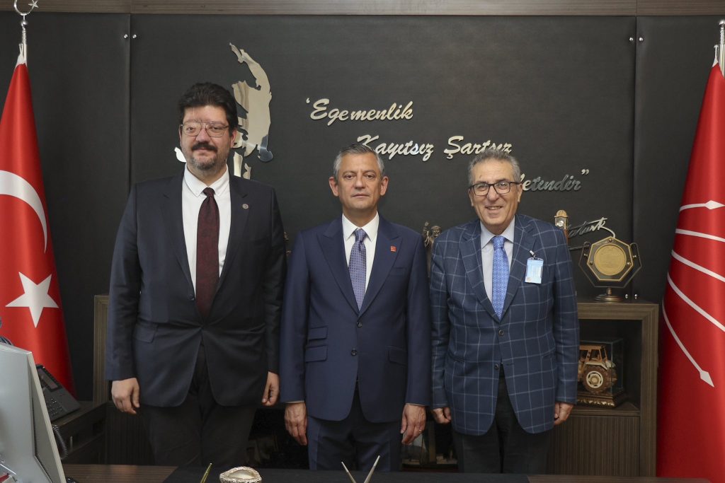 Sosyal Demokrasi Derneği’nden CHP Genel Başkanı Özgür Özel’e Ziyaret